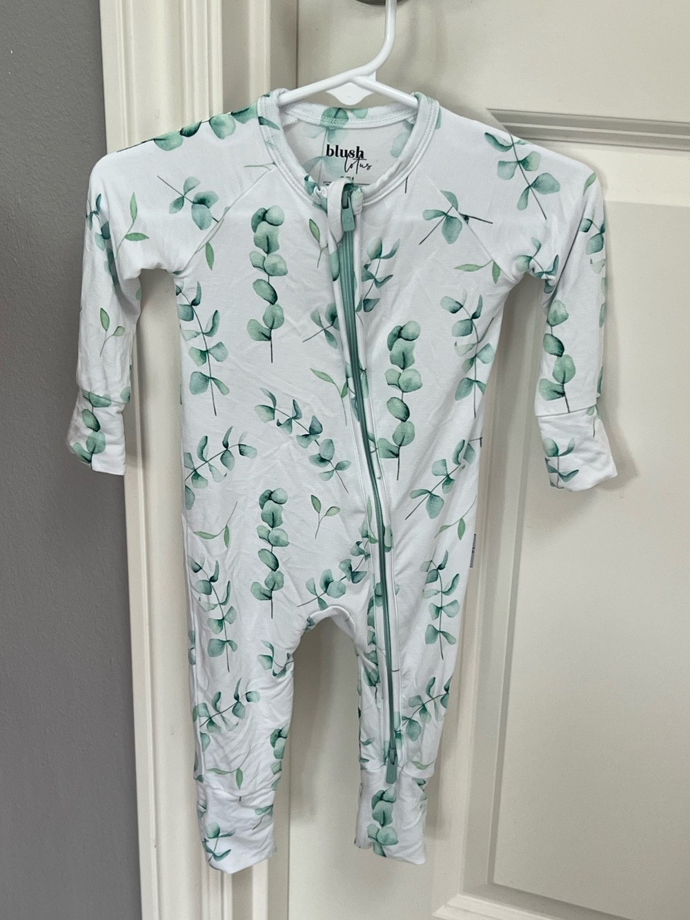Blush Lotus eucalyptus-print bamboo zippy size 0-3 months